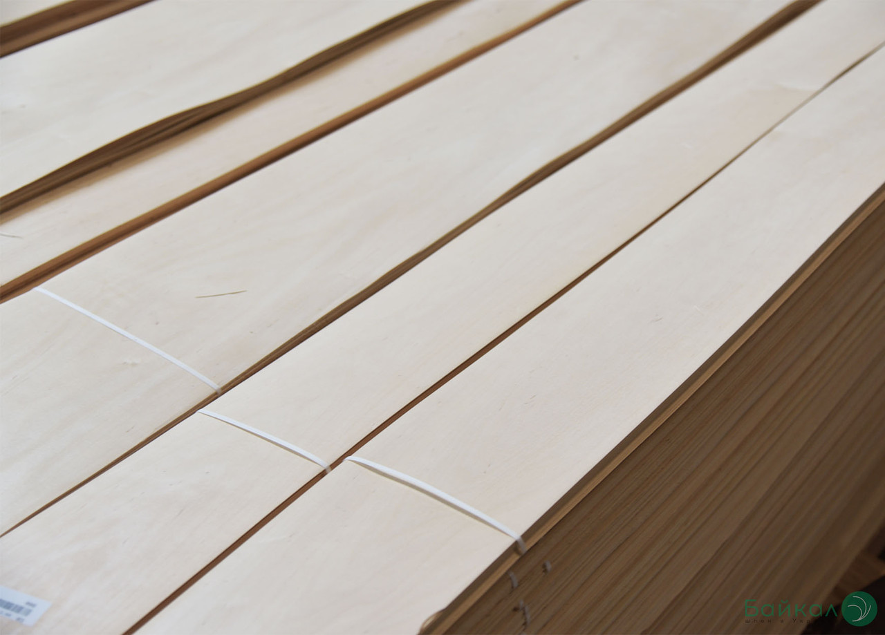 Шпон вільхи - 0,6 мм довжина 2,1 - 3,8 м / ширина 9 см+, сучки/ядро (IІІ ґатунок), фото 1