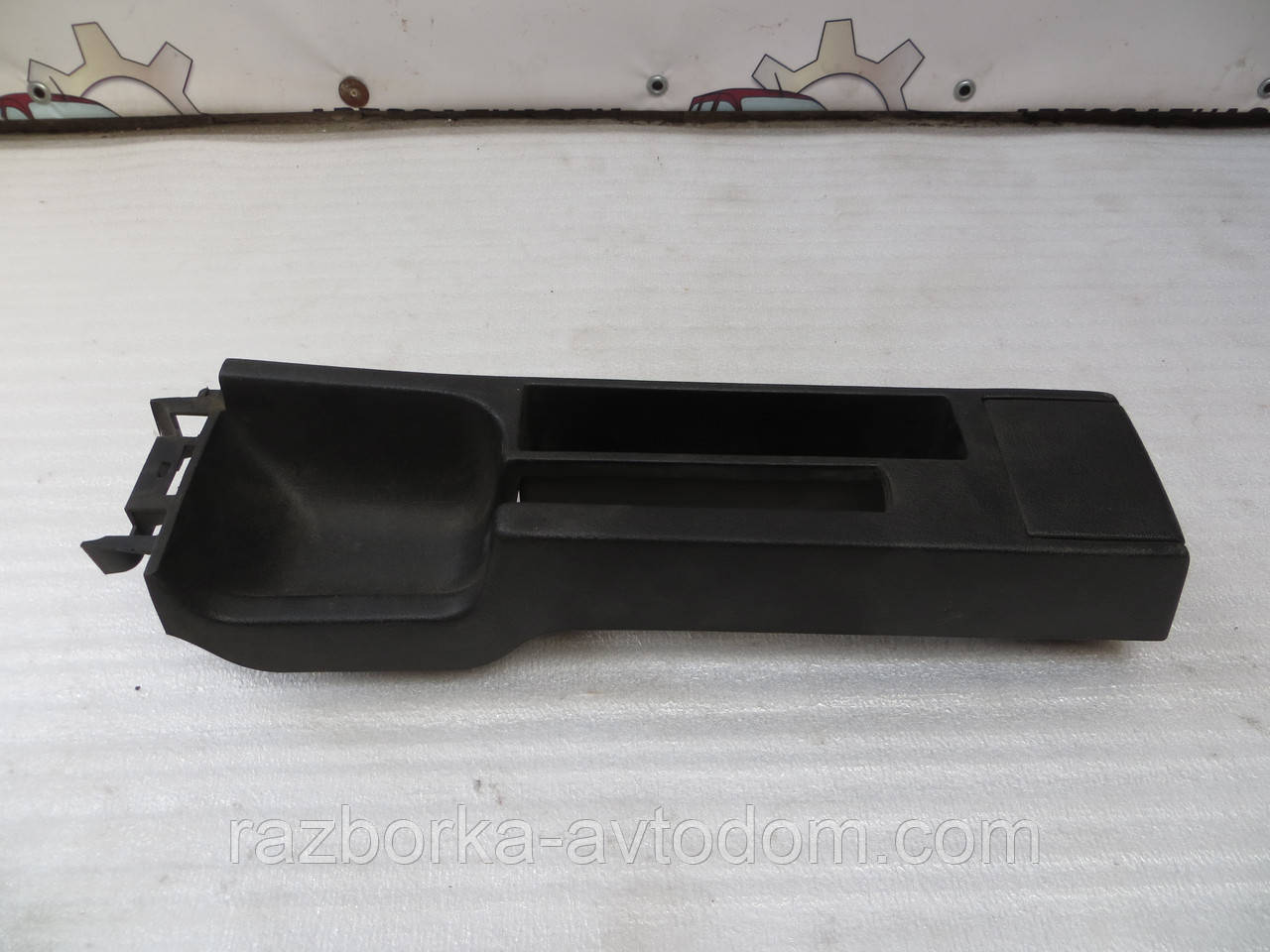 Центральна консоль в салоні VW Passat B4 (1993-1997) OE:3A0863319
