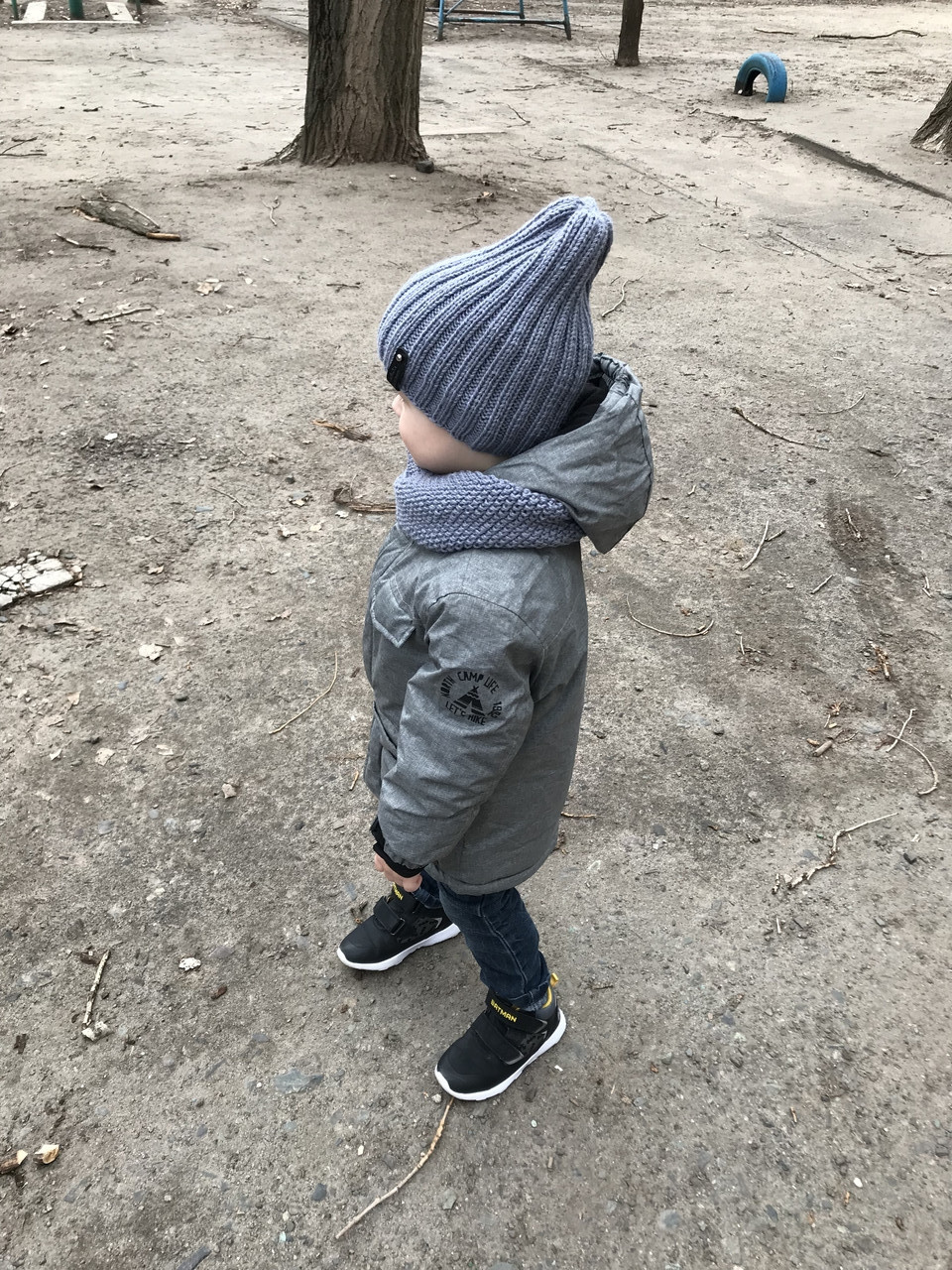 Демісезонний дитячий в'язаний набір шапочка та снуд ручної роботи для хлопчика.