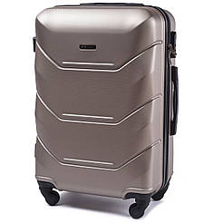 Валіза пластикова на 4 колесах Wings 147 Середня (M) Шампань