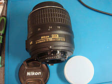 Nikon AF-S 18-55mm. 1:3,5-5,6G VR.