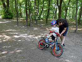 Обучение катанию на велосипеде по разному покрытию, Назар 5 лет 1