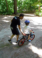 Обучение катанию на велосипеде по разному покрытию, Назар 5 лет 3