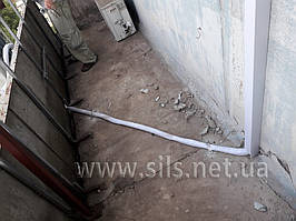 трасса заложена по низу Gree GWH07AAB-K3DNA5A