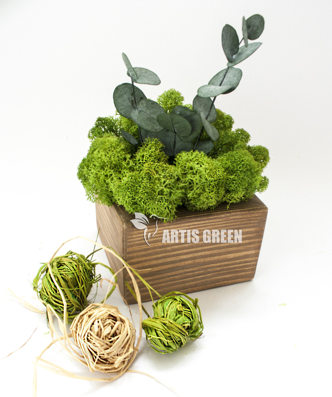 Сувенір зі стабілізованого моху, гілочок евкаліпта і дерев'яної основи від "Artis Green", квадрат