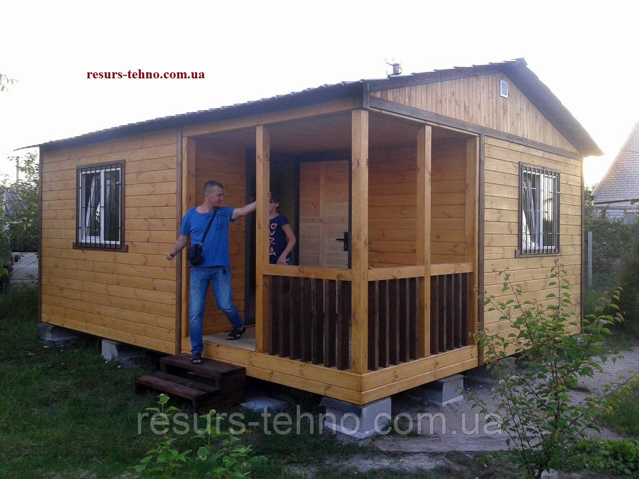 Будинок дачний 6 м х 5 м із фальшбруса з терасою.