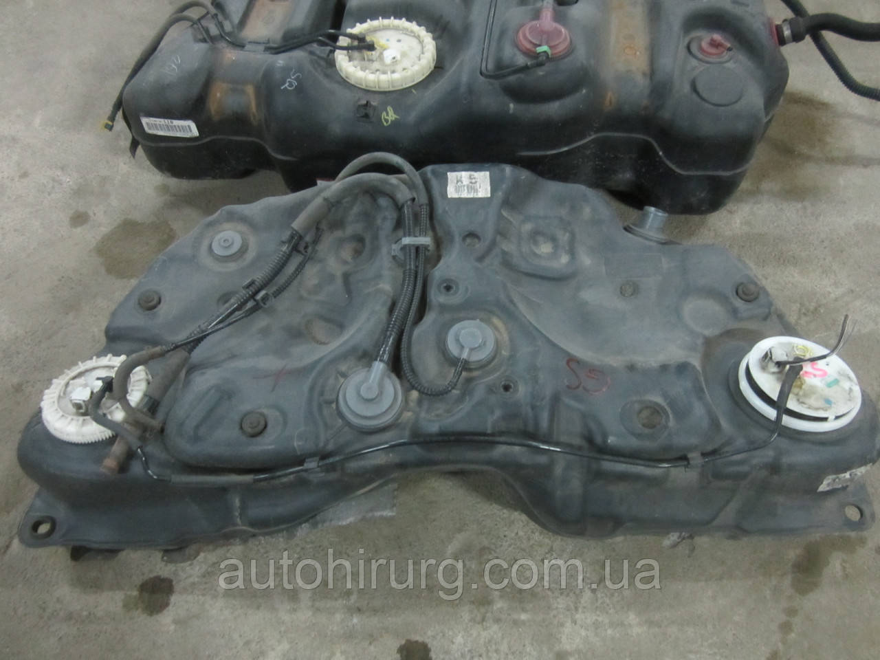 Паливний бак lexus GS300