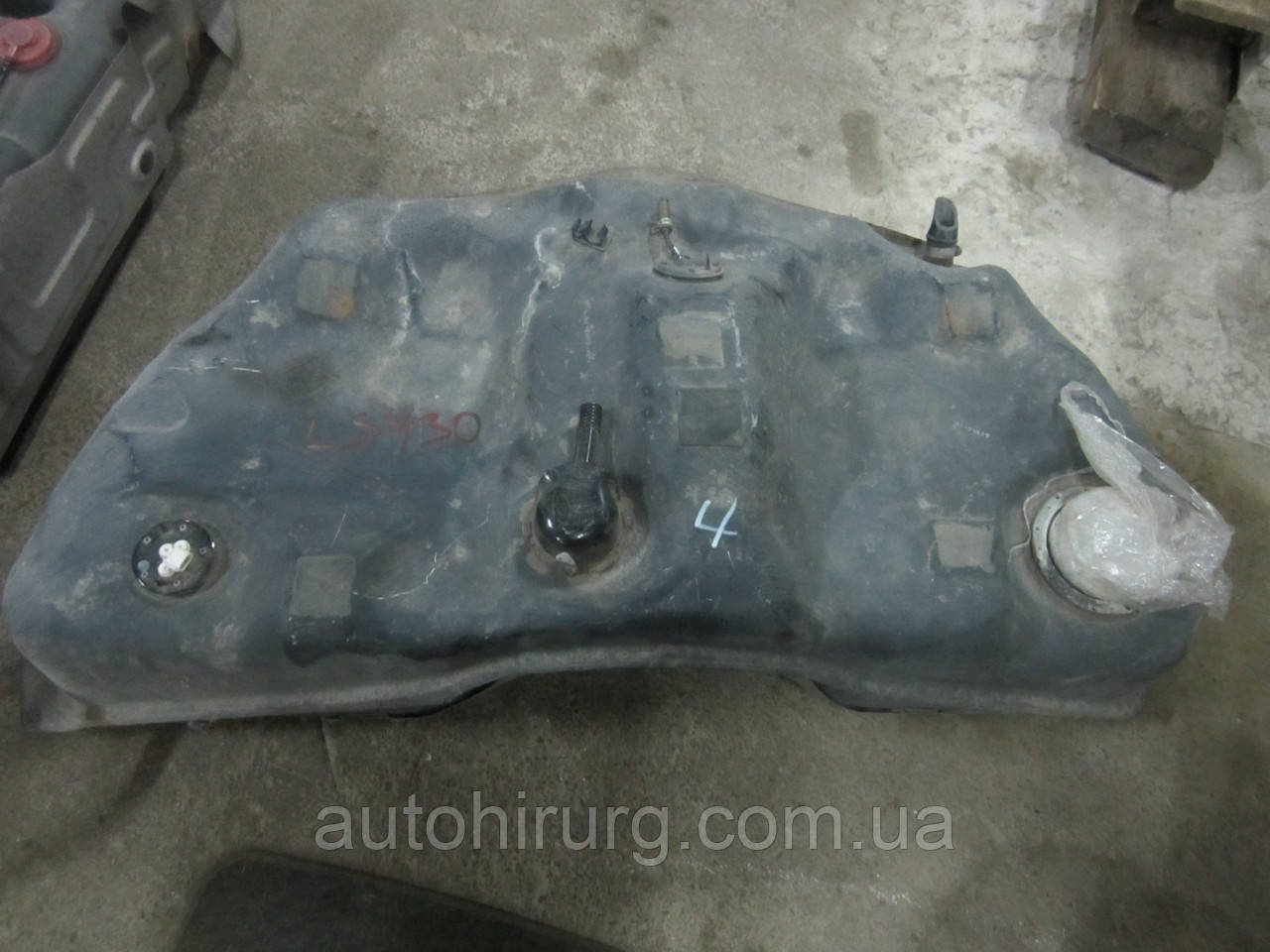 Паливний бак lexus ls430