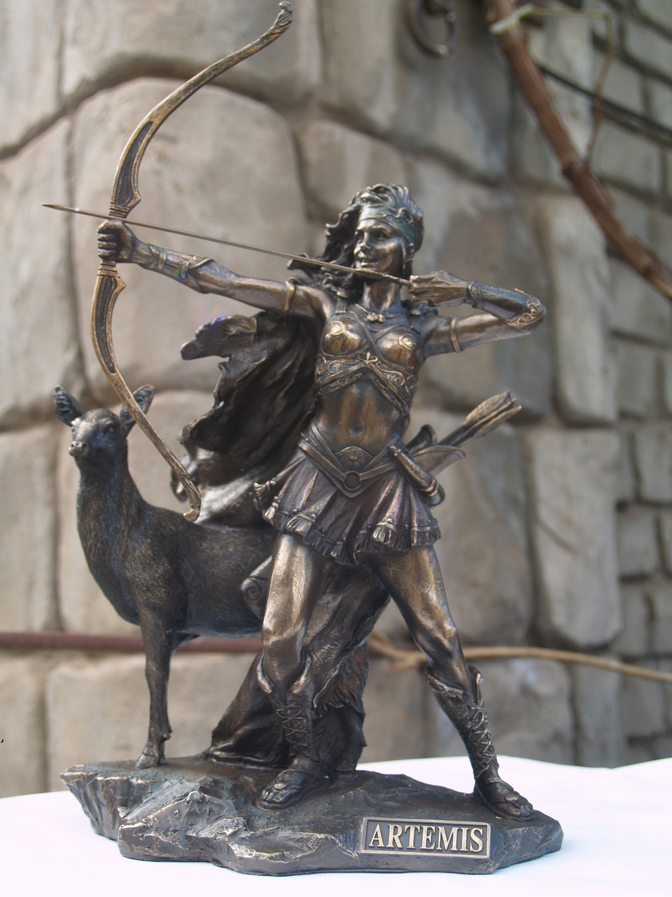 Статуетка Veronese Артеміда 31 см 75674 фігурка Діана веронезе верона лучниця з луком та стрілами VE