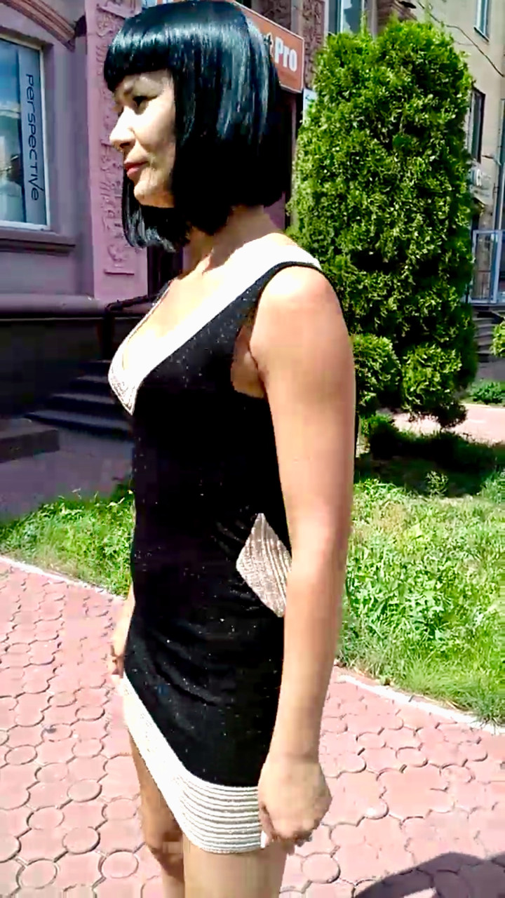 Плаття стильне літнє жіноче чорне із золотом трикотажне коротке - фото 4 - id-p584866671