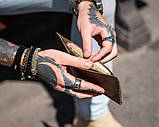 Чоловічий шкіряний гаманець Гранж коричневий ручна робота з заклепками, фото 6