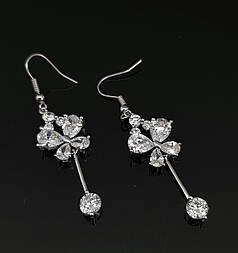 Сережки з блискучими каменями. Сережки квіточки