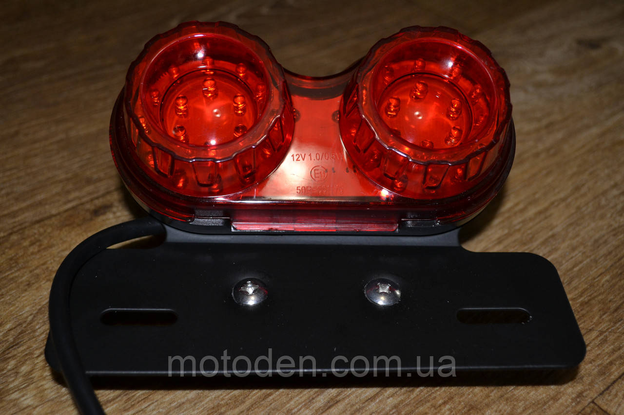 Универсальный задний led фонарь красный (3 в 1) : Стоп сигнал, повторители поворотников, подсветка номера - фото 2 - id-p1007950077