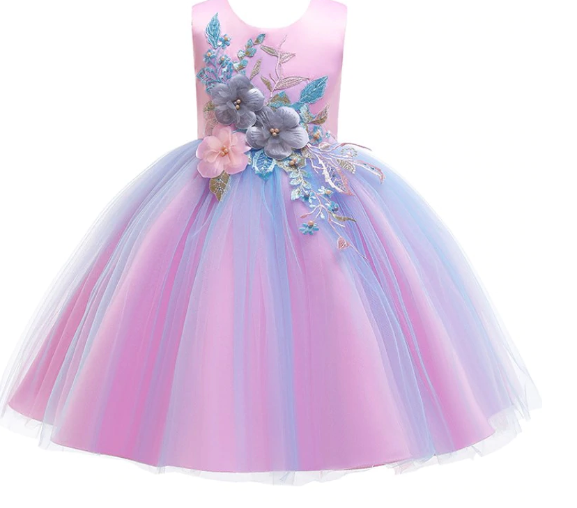 Пишне плаття рожеве на випускний ранок балLush pink dress for the prom matinee ball2022