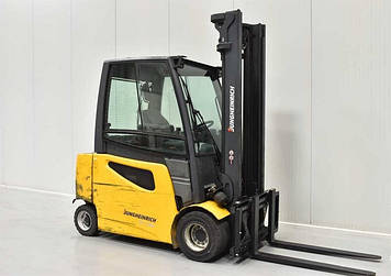 Вилковий навантажувач Jungheinrich EFG S 30.