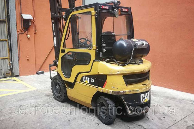 Вилковий навантажувач CAT Lift Trucks GP25N.