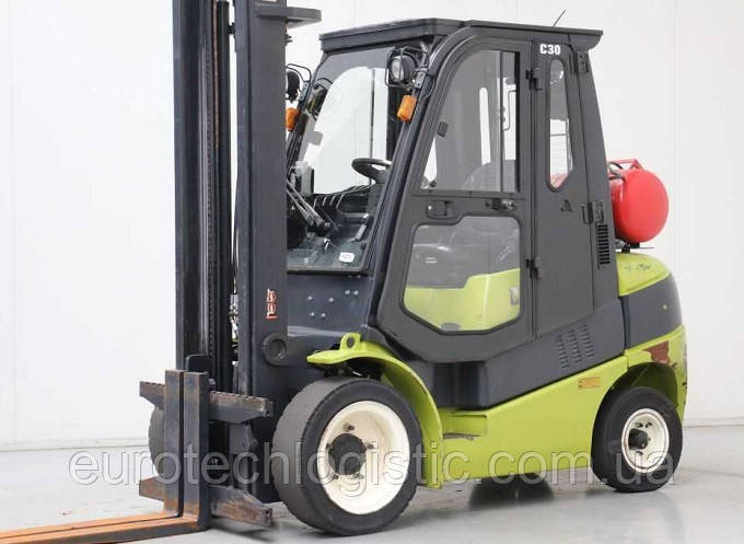 Вилковий навантажувач Clark C30L.