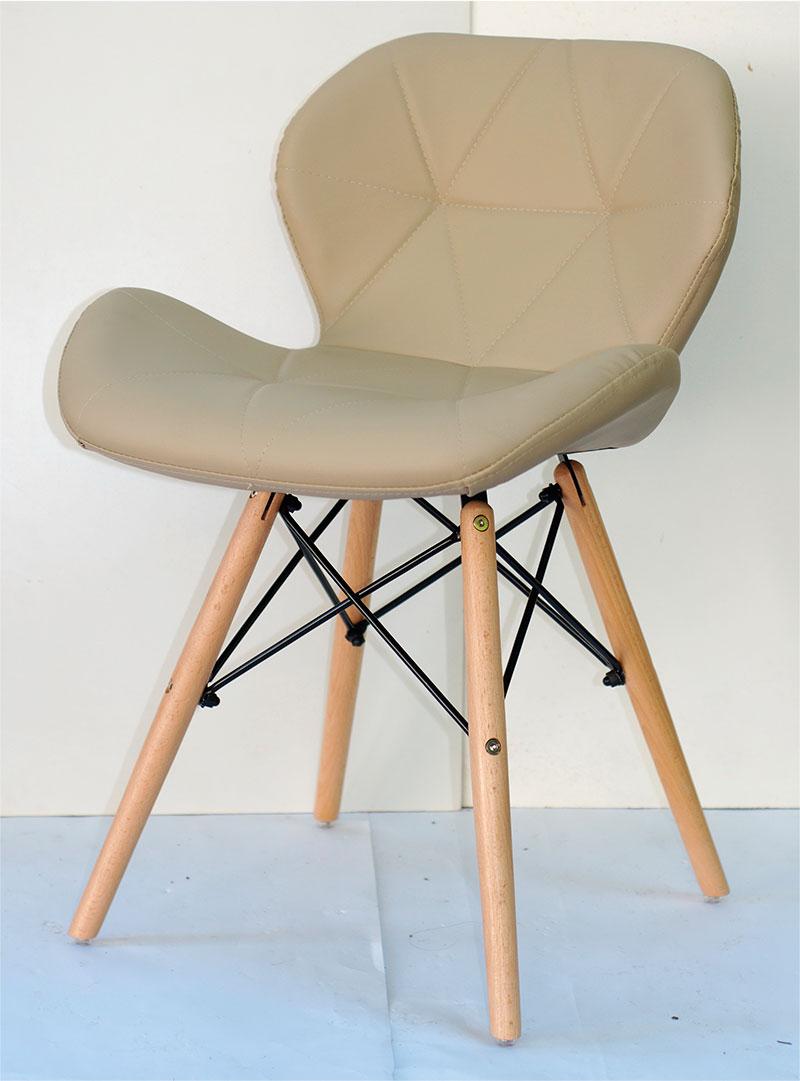 Стілець Invar бежева екокожа на дерев'яних ніжках, скандинавський стиль, дизайн Charles Eames