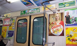 Реклама в метро — у вагонах, на станціях, на пускових стінах
