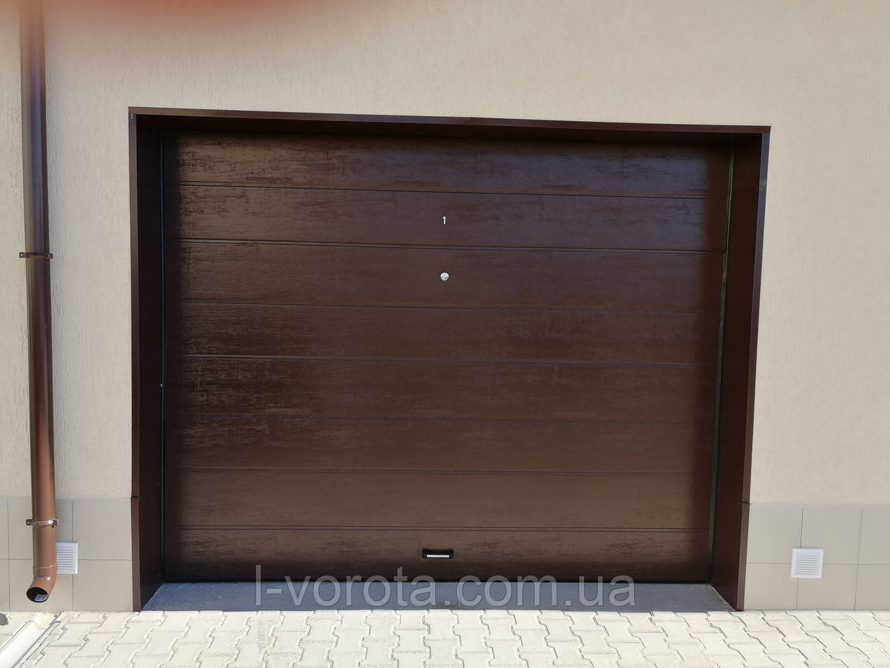 Гаражні автоматичні секційні ворота  (колір коричневий)