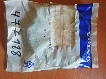 477118 VOLVO сальник колінвала + пильник