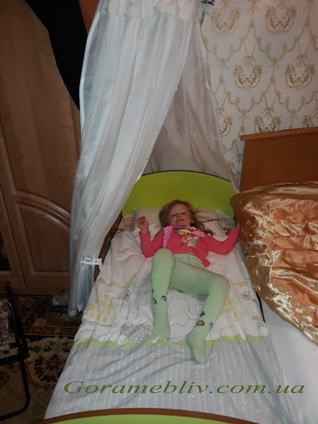 На фото: кровать "Детская Новая" с девочкой (фото наших покупателей)
