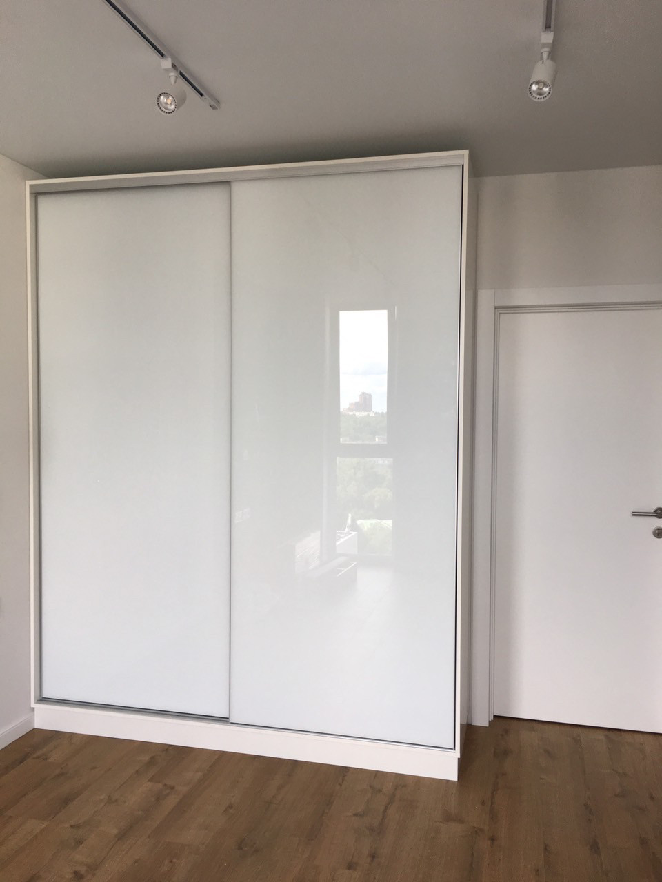 Шафа купе slim starke скло lacobel 9003