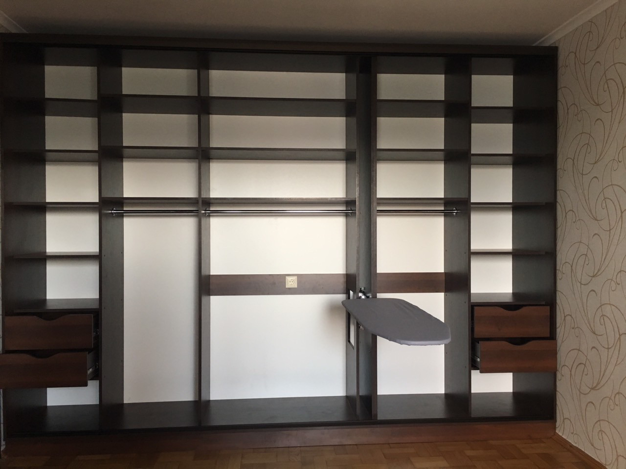 Шкаф купе с гладильной доской система zola черный браш зеркало графит с ...