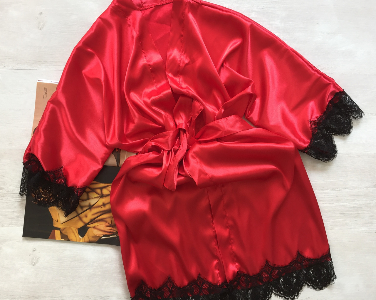 Жіночий атласний халат червоний
