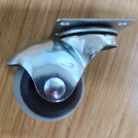 Замена пластиковых чёрных роликов на хромированные