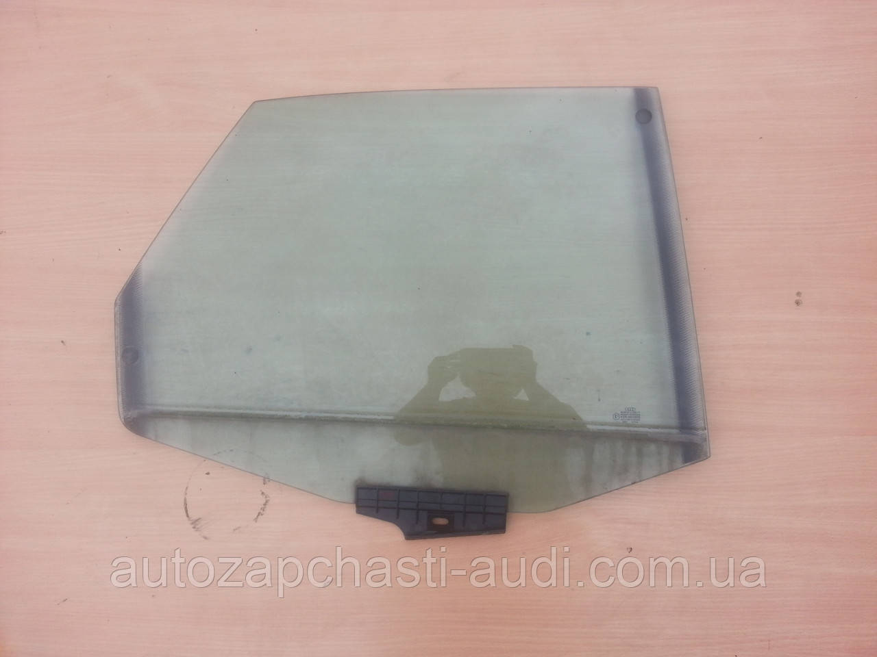 Бічне скло задньої двері праве Audi 100 A6 C4 91-97г, фото 1