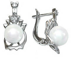 Сережки XР. Родій. Камені: білий циркон та перли. Довжина: 1,8 см. Ширина: 9 мм.