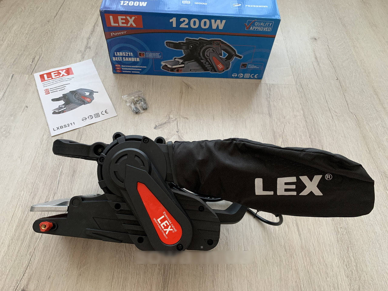 

Шлифмашина ленточная LEX BS211 / 1200Вт