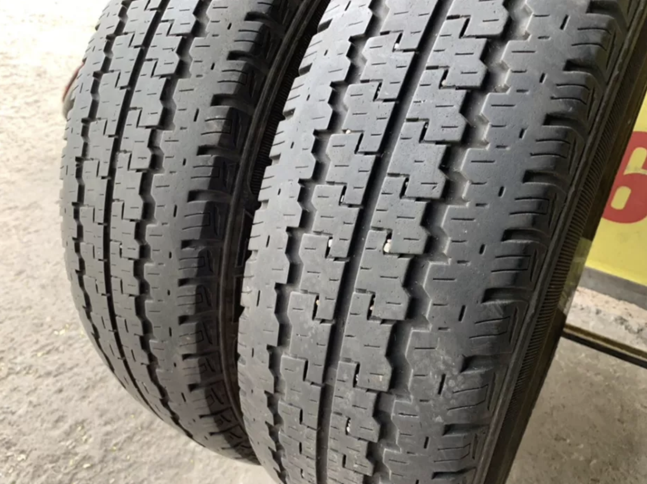 Літня гума пара б/у з Європи 205/75/16C Kumho Radial (шини 2 шт.)