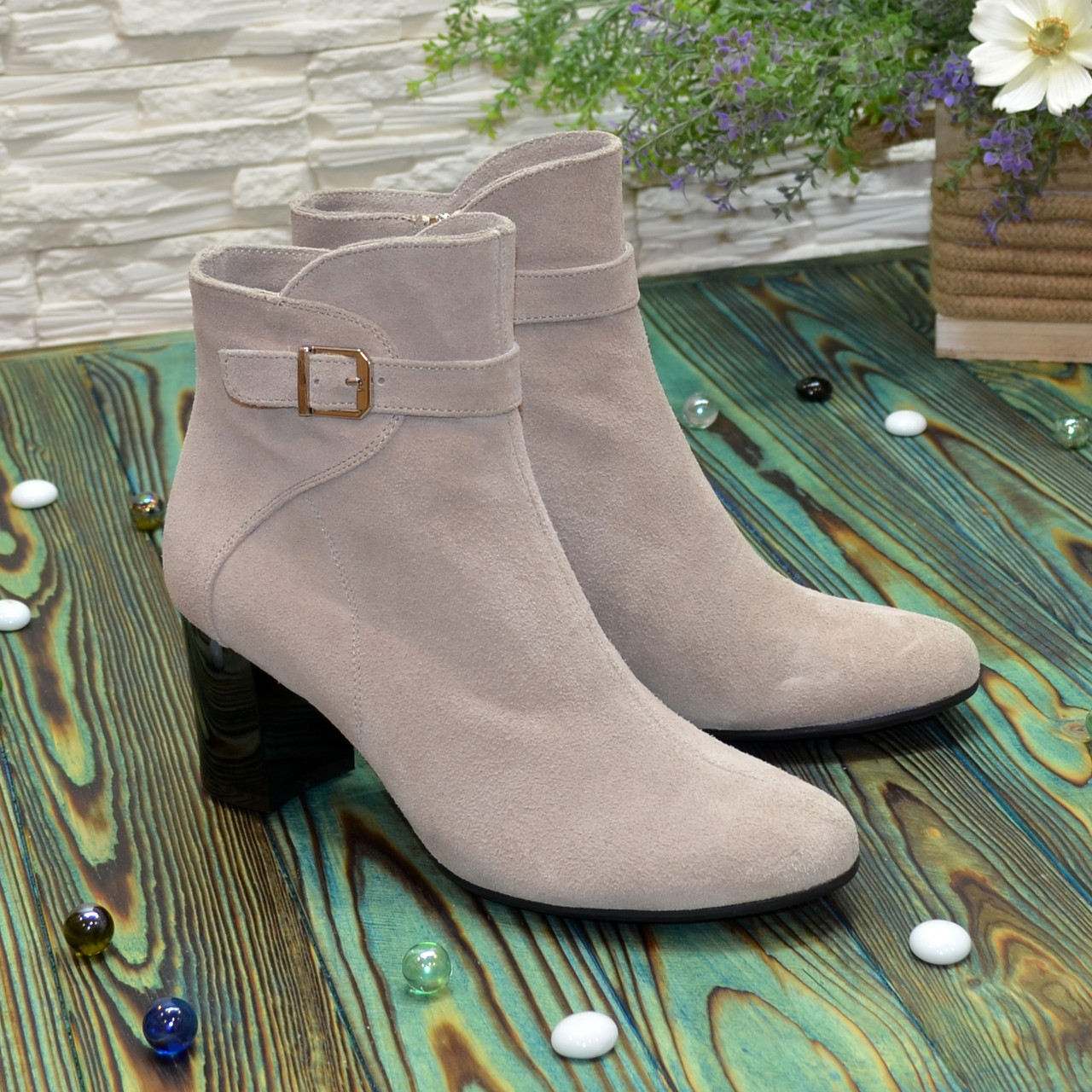 Замшеві черевики на невисоких підборах, колір бежевий, фото 1