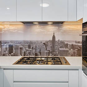 Стеклянный фартук на кухне с изображением города. Изготовление в Днепре. 1