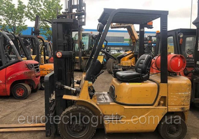 Вилковий навантажувач CAT Lift Trucks FG25K.
