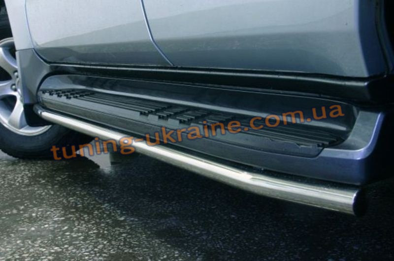 Захист штатного порогу D60 на Toyota Land Cruiser 200 2007-2012