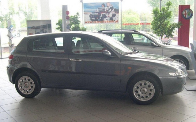 f-14  Alfa Romeo 147 5D 2000-2010 rider door mouldings