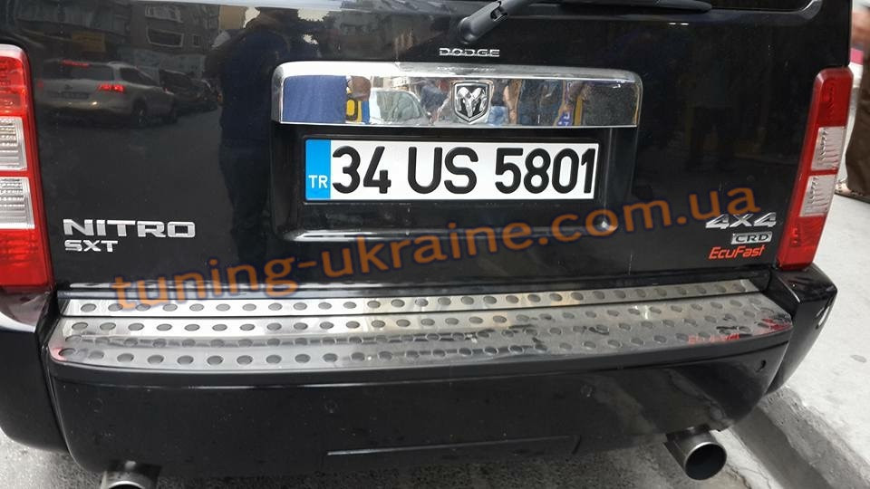 Накладка на задній бампер Carmos на Dodge Nitro 2007