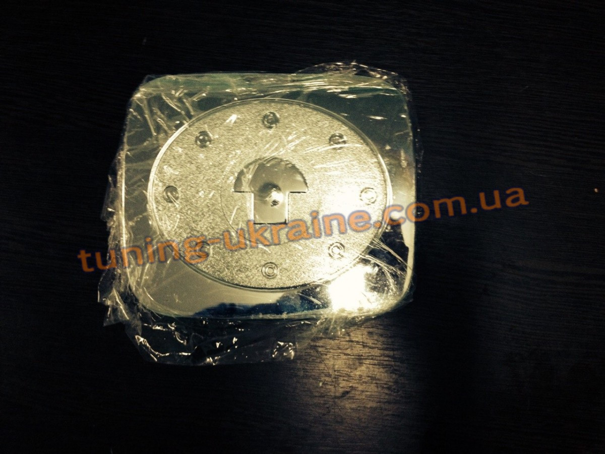 Накладка на люк бензобака з АБС пластику Carmos на Toyota RAV4 1994-2000