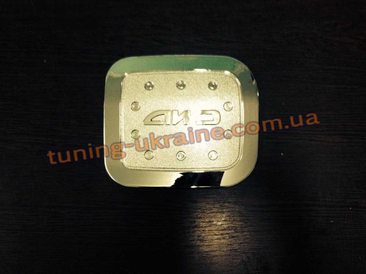 Накладка на люк бензобака з АБС пластику Carmos на Toyota RAV4 2000-2006