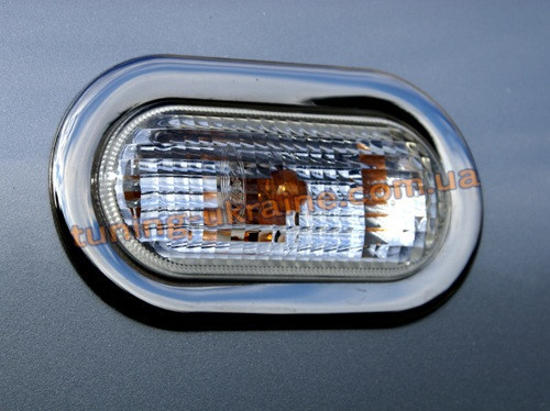 Накладки на поворотники Carmos на Volkswagen Caddy 2004-2010