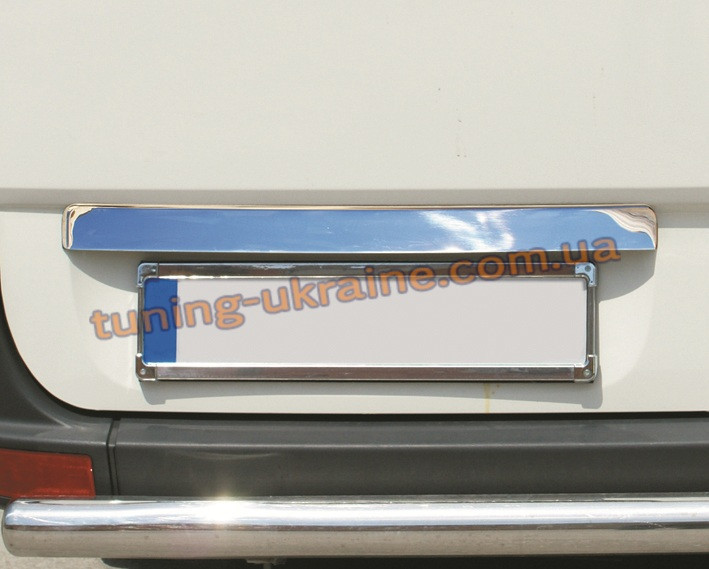 Накладка над номером з LED підсвічуванням Carmos на Volkswagen Crafter 2006-2016