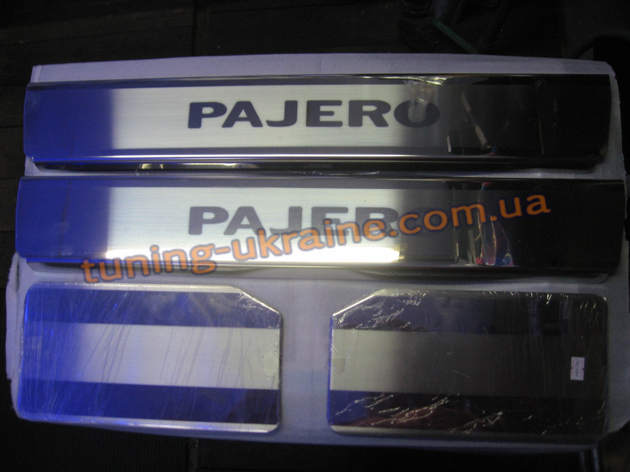 Хром накладки на пороги напис гравіюванням для Mitsubishi Pajero Wagon 4 2006-2014