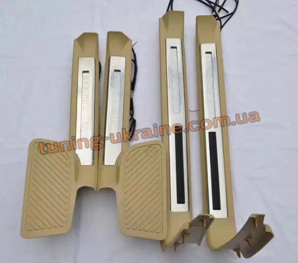 Пороги з підсвічуванням чорні на Toyora Prado 150 2009-2013