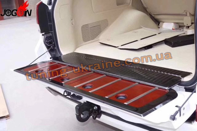 Дерев'яні вставки в багажник на Toyota LC 200 2008-2012