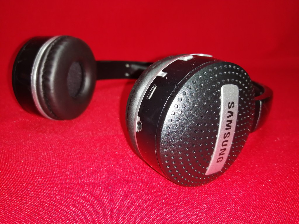 Навушники Samsung B77