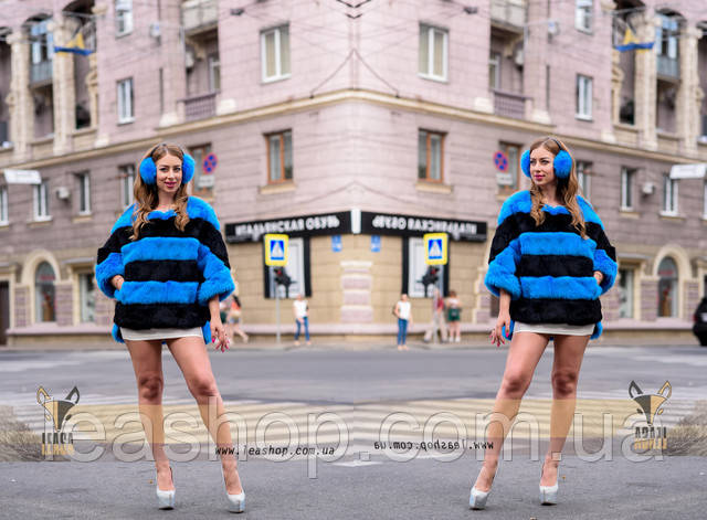 Меховые наушники голубого цвета