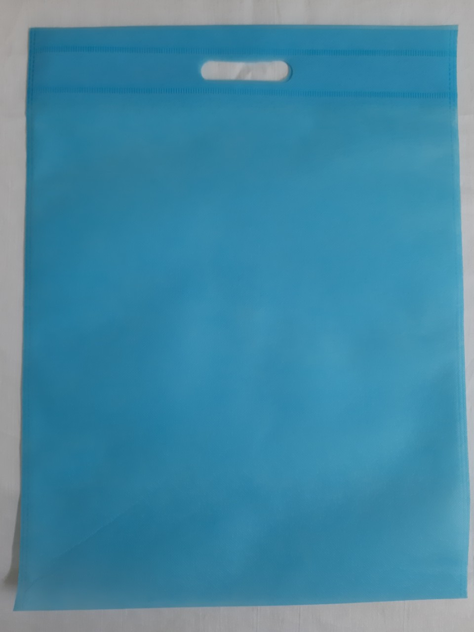 Эко-сумка из спанбонда с прорезными ручками плоская 34*46 см Одетекс - фото 1 - id-p1014145531